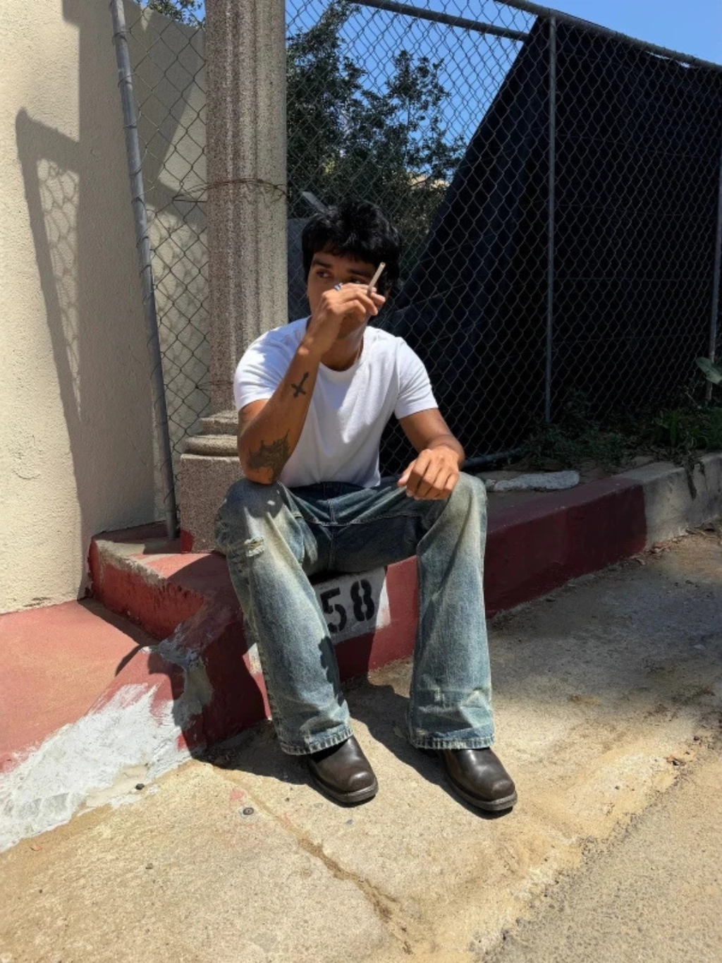 HEAVILY WASHED FLARE JEANS